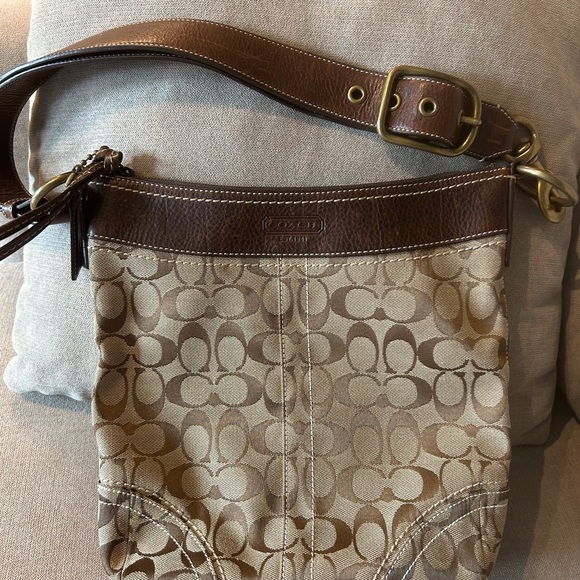 Coach shoulder bag - Picture 1 of 10